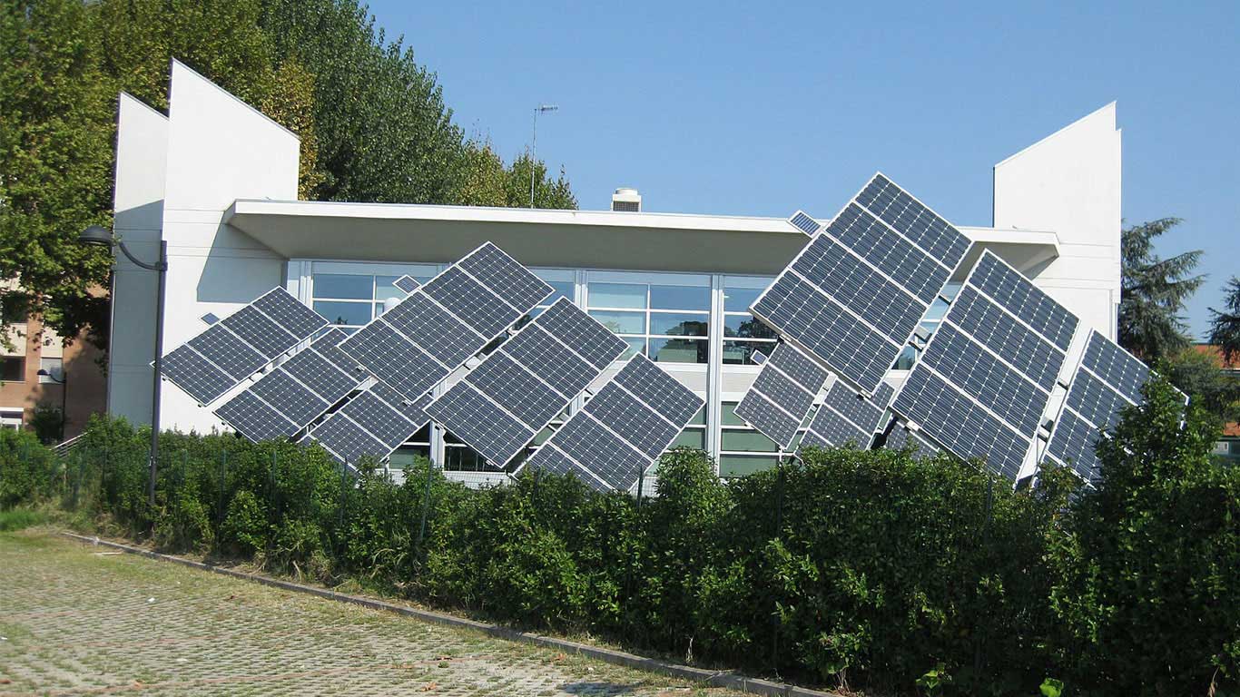 Large-scale commercial rooftop solar installation in Maharashtra